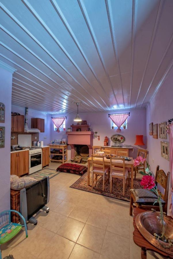 Minodora'S Guesthouse Dikorfo Exteriör bild